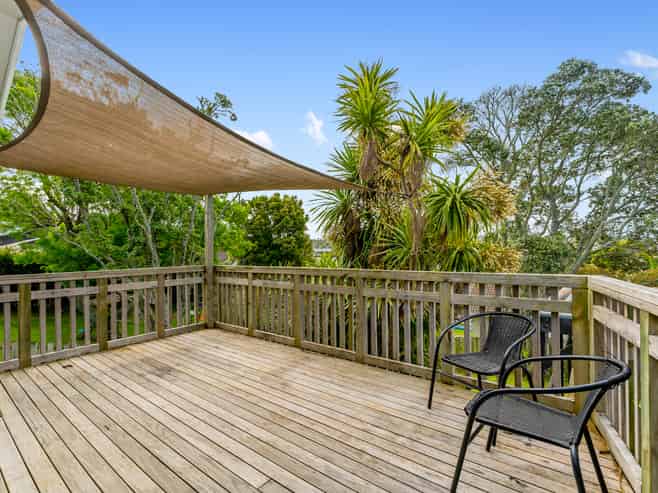 2/247 Wairau Road, Totara Vale
