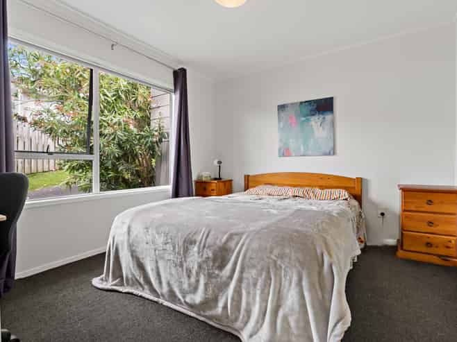 2/247 Wairau Road, Totara Vale