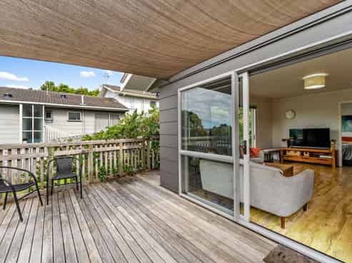 2/247 Wairau Road, Totara Vale