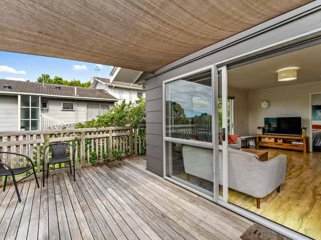 2/247 Wairau Road, Totara Vale