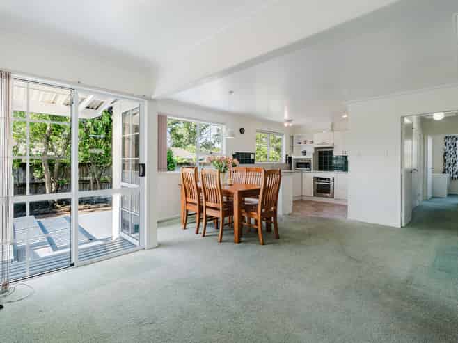 17 Sandalwood Drive, Dinsdale