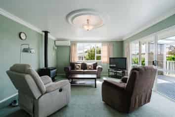 17 Sandalwood Drive, Dinsdale