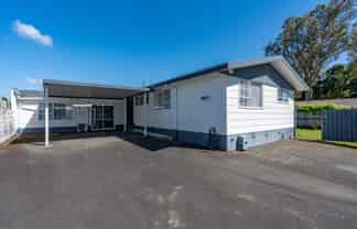 17 Sandalwood Drive, Dinsdale