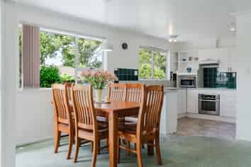 17 Sandalwood Drive, Dinsdale