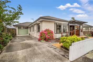 2A Belvedere Crescent, Takaro