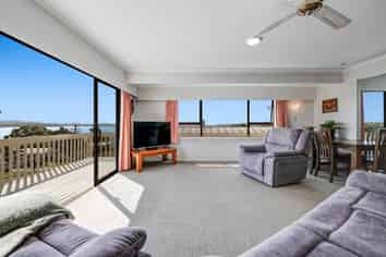 22 Alexander Road , Algies Bay