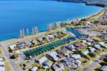 Live the Lake Life-Exclusive Kinloch Marina Berth 