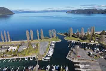 Live the Lake Life-Exclusive Kinloch Marina Berth 