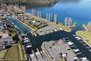 Live the Lake Life-Exclusive Kinloch Marina Berth 