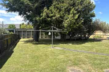 238 High Street North, Carterton