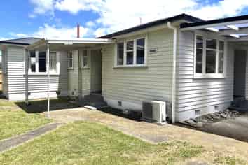 238 High Street North, Carterton