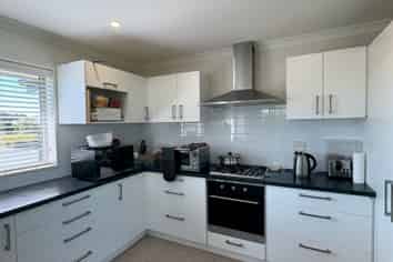 17 Loeb Pl, Rolleston