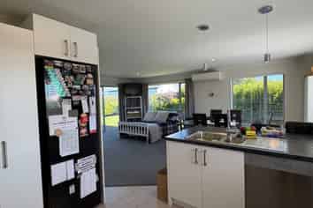 17 Loeb Pl, Rolleston