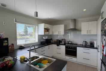 17 Loeb Pl, Rolleston