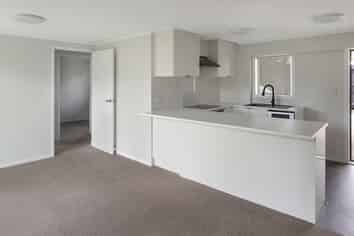 12/15 Queen Mary Avenue, New Lynn