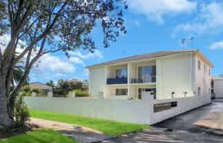 12/15 Queen Mary Avenue, New Lynn