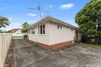 18 Bridge Avenue, Te Atatu South