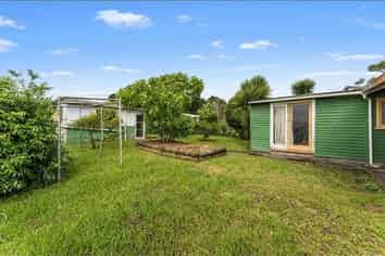 18 Bridge Avenue, Te Atatu South