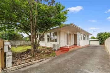18 Bridge Avenue, Te Atatu South