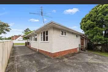 18 Bridge Avenue, Te Atatu South