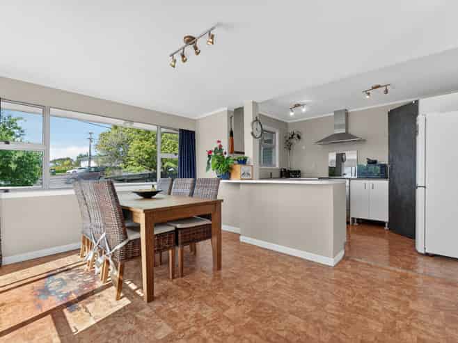 1/664 East Coast Road, Pinehill