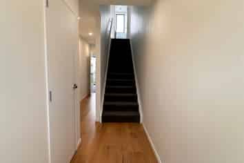  2/2a Cambridge Road, Manurewa