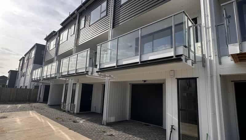  2/2a Cambridge Road, Manurewa