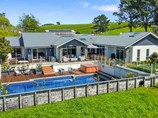 83 Clearview Road, Lepperton