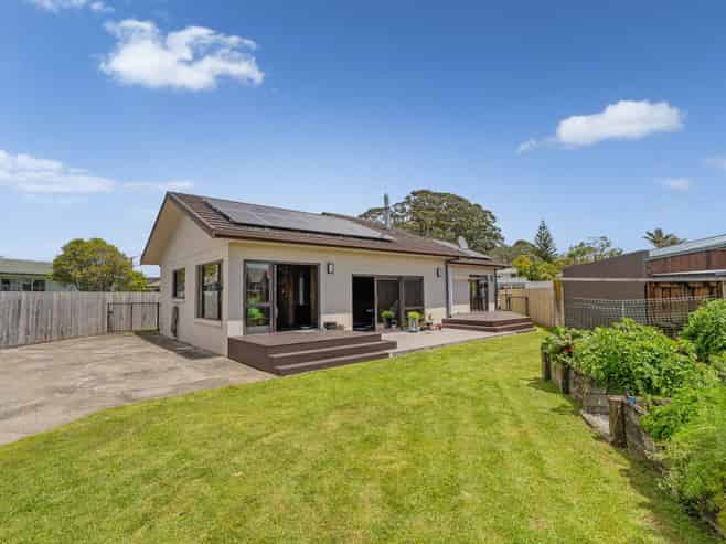 53 Catherine Crescent, Whitianga