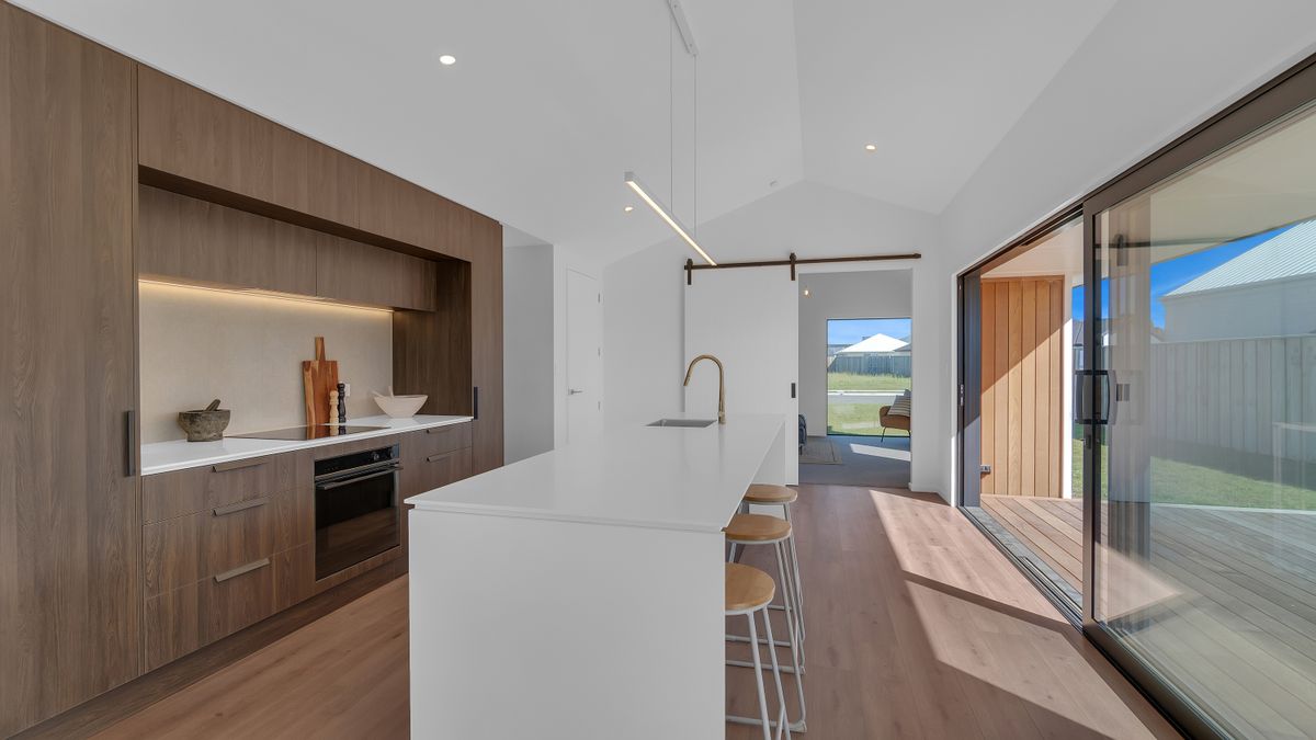 Now Priced to Move - Immediate Possession - Mehr