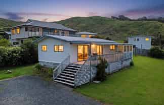 12 Thompson Place, Opito Bay