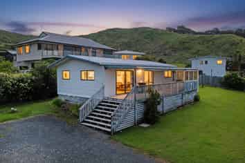 12 Thompson Place, Opito Bay