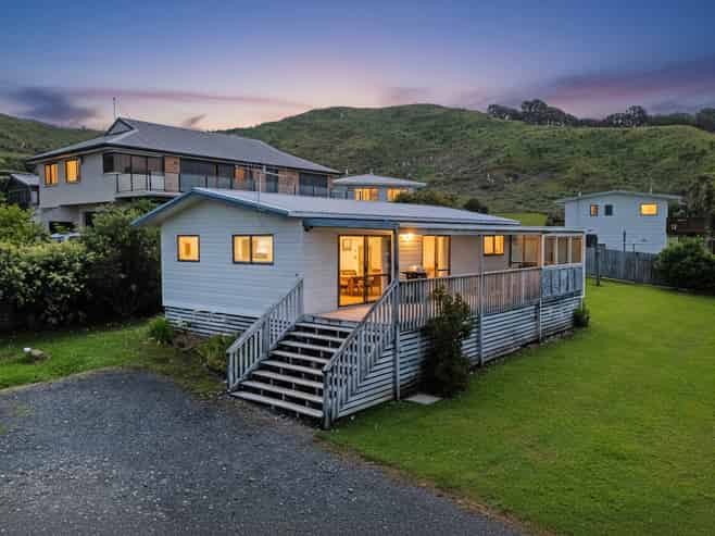 12 Thompson Place, Opito Bay