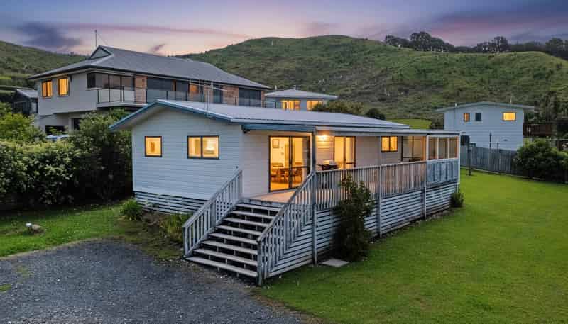 12 Thompson Place, Opito Bay