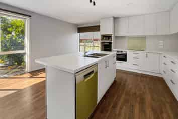 52 Beach Rd, Hampstead