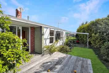 52 Beach Rd, Hampstead