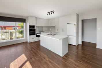 52 Beach Rd, Hampstead