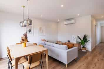 6 Brightwell Place, New Windsor