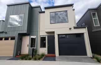 6 Brightwell Place, New Windsor