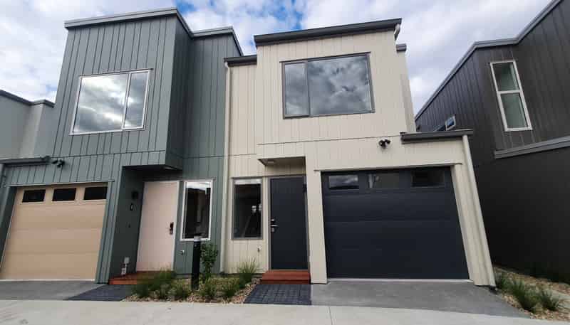 6 Brightwell Place, New Windsor