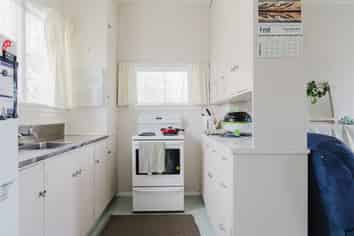 2/1 Kimbolton Road, Feilding