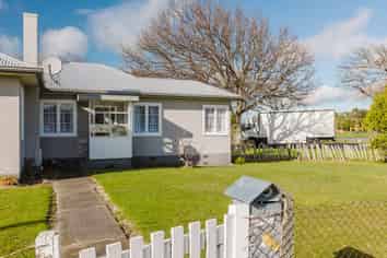 2/1 Kimbolton Road, Feilding