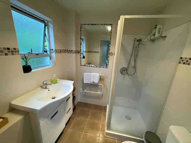 27 Bellevue Road, Brookfield