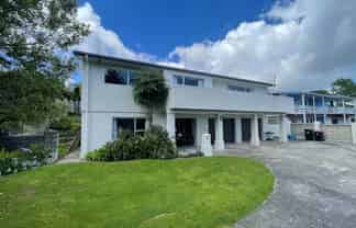 27 Bellevue Road, Brookfield