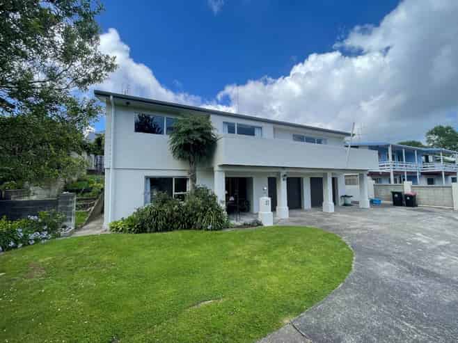 27 Bellevue Road, Brookfield