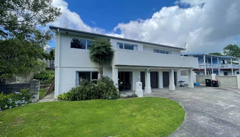 27 Bellevue Road, Brookfield