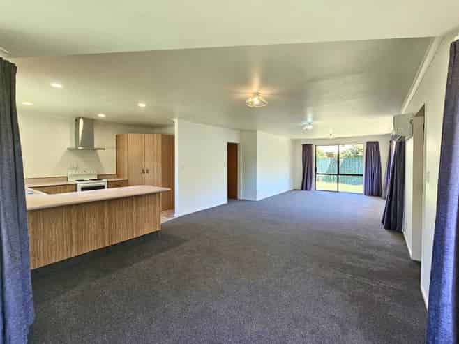 33 Adams Lane, Springlands