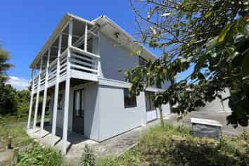 300 State Highway 16, Kumeu