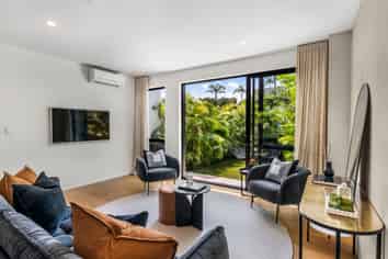 2/37 Glen Atkinson Street, St Heliers