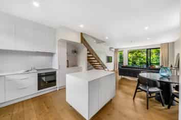 2/37 Glen Atkinson Street, St Heliers